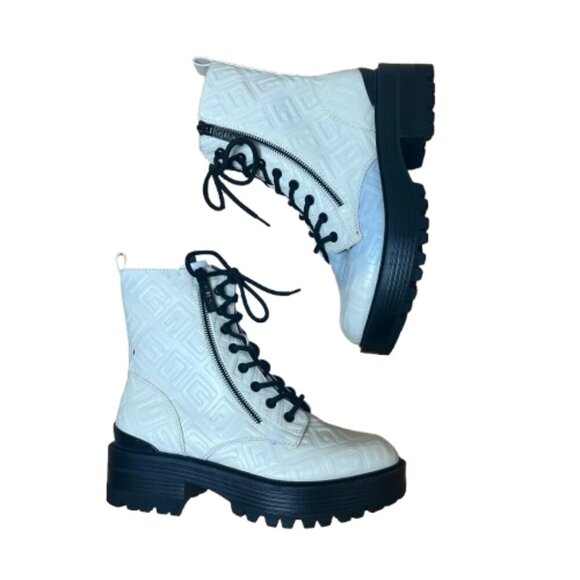 NWOT GUESS Fearne Lug Sole White Logo Lace Up Combat Boots Size 9M